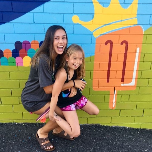 Meet LIsa - ⭐️Posh Ambassador & Top Rated Seller⭐️ - Picture 5 of 8